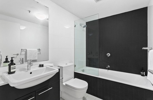 St. Leonards Apartment | St Leonards - OXLST - Oxley Street - Modern 2BR Apartment with Terrace, Views Parking Near St Leonards Station