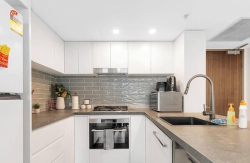 St. Leonards Apartment | St Leonards Studio | Near Station & Forum Mall