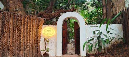 Siolim Villa | Standalone "Greek" Jungle House, walking distance to Thalassa and Boiler Maker