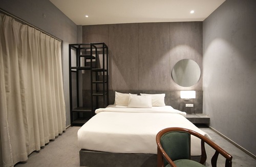 Nashik Resort | Starlight Oasis Resort Spacious 7-bedroom with WiFi, AC in brilliant Nashik