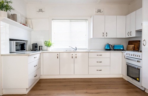 Ettalong Beach House | Stay 3 nights, pay 2 this Winter*