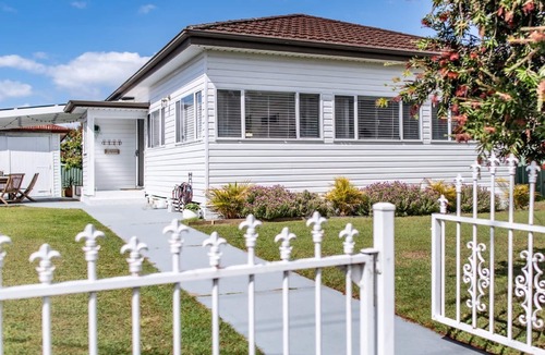 Ettalong Beach House | Stay 3 nights, pay 2 this Winter*