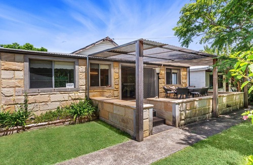 Patonga House | Stay 3 nights, pay 2 this Winter*- pet friendly