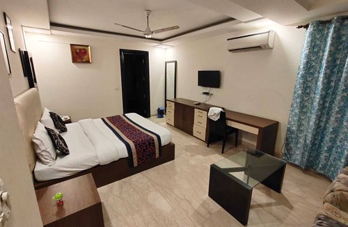 Greater Kailash I Bed & Breakfast | Stay N Move Residency Kailash Colony Metro Station,Greater Kailash1,Nehru Place