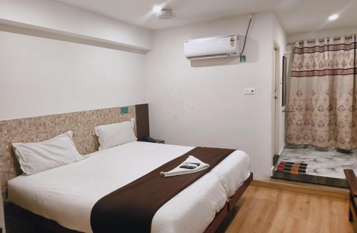 Mylapore Tiruvallikk Hotel | Stay N Tour Home Adyar Chennai