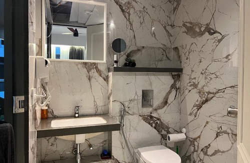 Viman Nagar Apartment | Stay Vista - Neon homeotel - 1 km from Airport