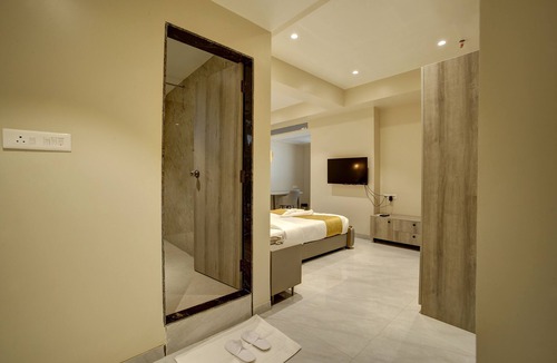 Hadapsar Hotel | StayBird Capital- Business Hotel