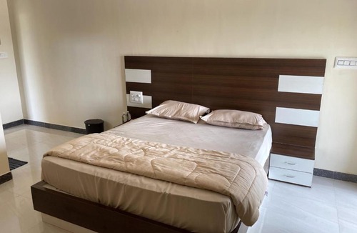 Chamarajanagara Hotel | STAYMAKER Royal Brothers Lodging and Restaurant