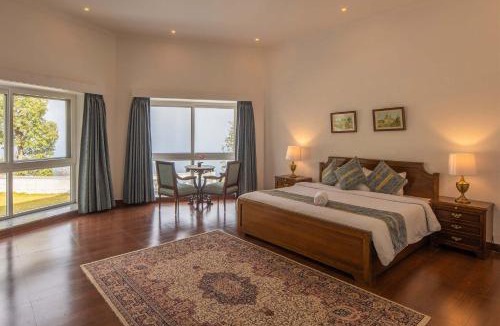 The Mall Road Villa | StayVista at Albert Estate