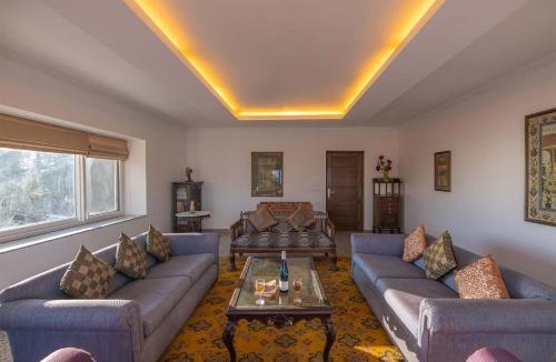 The Mall Road Villa | StayVista at Albert Estate
