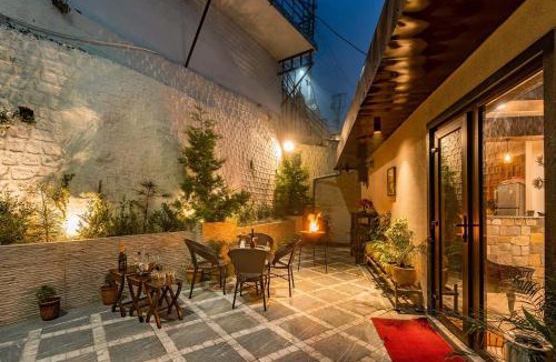 The Mall Road Villa | StayVista at Arncliff Villa 5 Mins from Mall Road