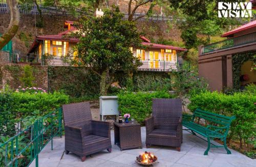 Kasauli Villa | StayVista at Belmont House with Bonfire, Gazebo, Lawn