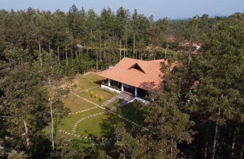 Sangameswarpet Villa | StayVista at Cedar - Strelitzia 2BHK with Breakfast and Jacuzzi