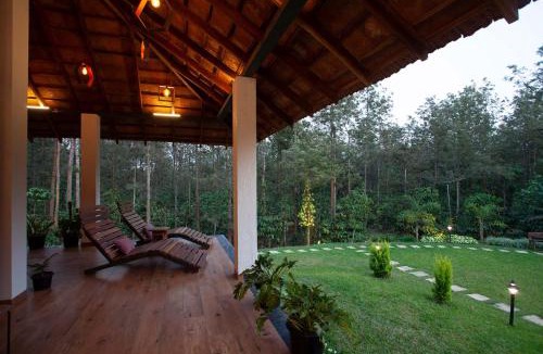 Sangameswarpet Villa | StayVista at Cedar - Strelitzia 2BHK with Breakfast and Jacuzzi