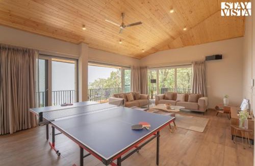 The Mall Road Villa | StayVista at Cliffbourne with Bonfire, BBQ