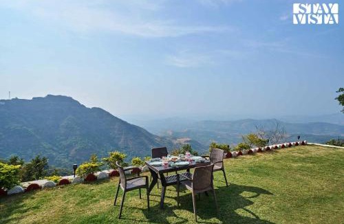 Gaganbawda Villa | StayVista at Cliffhanger Solitude with Balcony, Lawn