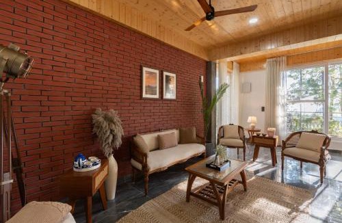 Kumarhatti Villa | StayVista at Crescent Peak with Bonfire & Gazebo