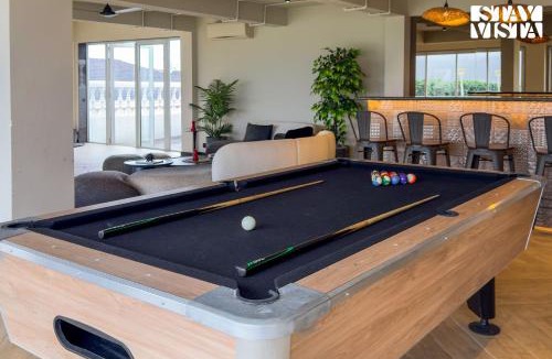Kune N.m. Villa | StayVista at Dolce Montagna w Pool, Karaoke & Bar