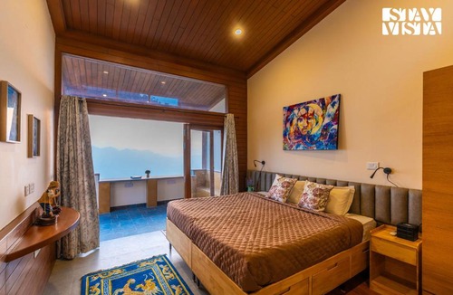 Shimla Villa | StayVista at Elm - Elysium Estate Valley 2BR, Bonfire & Meals