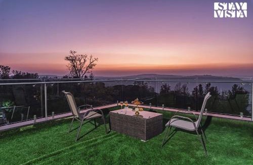 Panchgani Villa | StayVista at Grande Prima - Pool, Theatre Room & BBQ