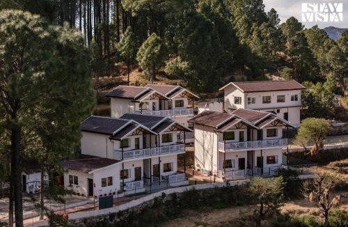 Lansdowne Hotel | StayVista at Hill Top Heaven with BBQ & Bonfire
