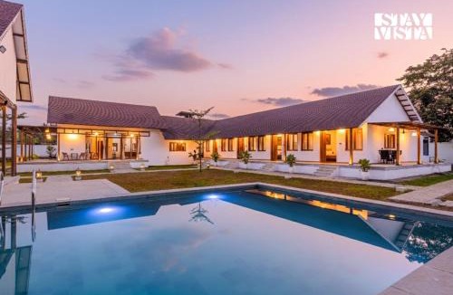 Karjat Resort | StayVista at Impiana with Jacuzzi, Pet-friendly, WiFi