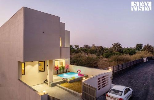 Udaipur District Villa | StayVista at Kraya Villa with Pet Friendly, BBQ, Bonfire
