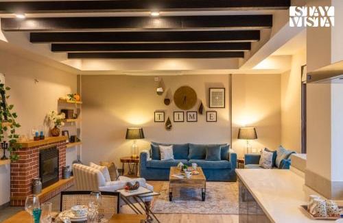 Shimla Villa | StayVista at Mist - Elysium Estate Mountain 2BR, Bonfire & Meals