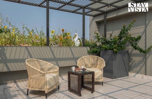 Ballygunge Apartment | StayVista at Nayak House with Luxury Rooms, Terrace, Wi-Fi at Kolkata