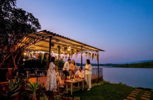 Wadgaon Villa | StayVista at Nihira Farms with Lake View - Kamshet