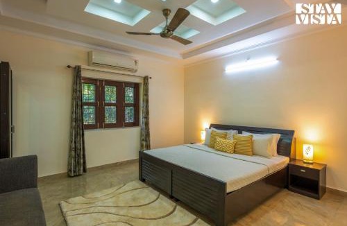 Lal Tappar Villa | StayVista at Olive fields with Shared pool, BBQ