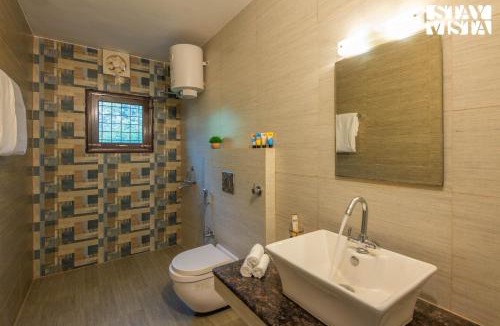 Lal Tappar Villa | StayVista at Olive fields with Shared pool, BBQ