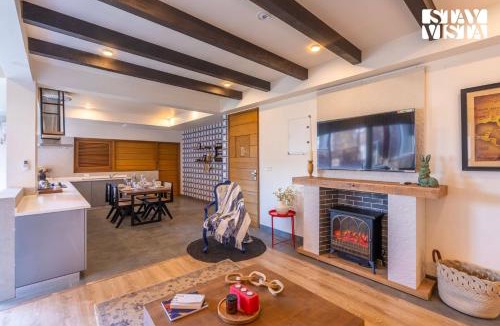 Shimla Villa | StayVista at Orchards - Elysium Estate Scenic 2BR, Bonfire
