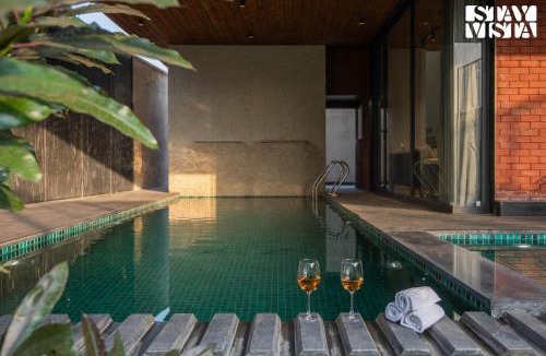 Malviya Nagar Villa | StayVista at Palm Tree Breeze with Pool, Bonfire