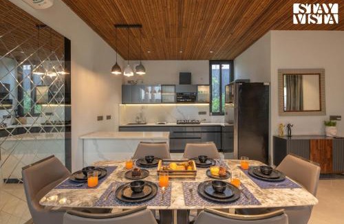 Malviya Nagar Villa | StayVista at Palm Tree Breeze with Pool, Bonfire