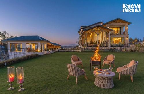 Baldeyan House | StayVista at Raj Bagh with BBQ & Bonfire - Mashobra