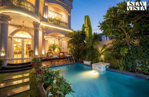 Sanganer Villa | StayVista at Rajmahal Bagh with Heater, AC, WiFi