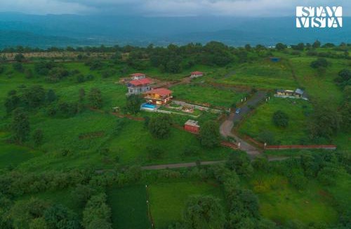 Uddar Villa | StayVista at Ravendell with Pool and Lawn