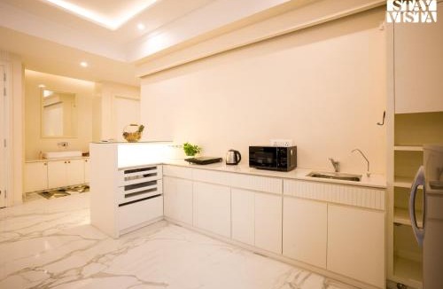 Malviya Nagar Apartment | StayVista at Sabora Blue - Luxury 4 BHK Near Airport, Malviya Nagar, Jaipur