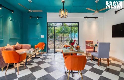 Bullawala Villa | StayVista at SilverSpring Cottage with Valley View & Bonfire