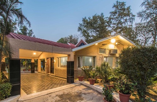 Faridabad Villa | StayVista at Solitude in the Woods- Cozy 2BR Villa in Delhi with Lawn Bonfire