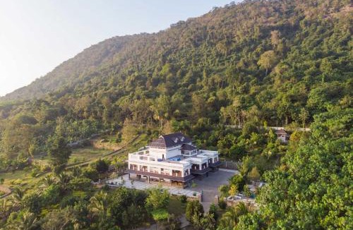 Irinjalakuda Villa | StayVista at Springhills Villa & Ayurvedic Spa