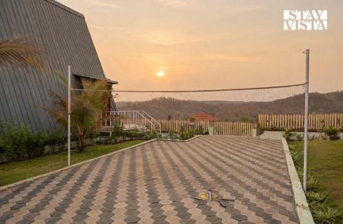 Ulhasnagar Villa | StayVista at The Barvi Belvedere with Infinity Pool