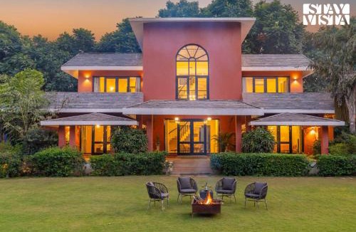 Bhiwadi Villa | StayVista at The Manvi Estate - Gurugram with Pool, WiFi & Bonfire