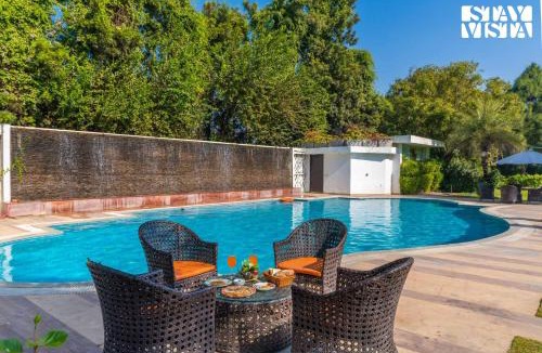 Bhiwadi Villa | StayVista at The Manvi Estate - Gurugram with Pool, WiFi & Bonfire