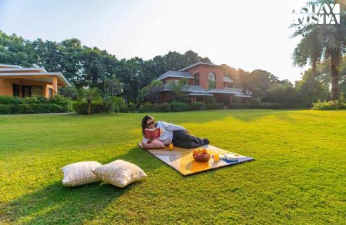 Bhiwadi Villa | StayVista at The Manvi Estate - Gurugram with Pool, WiFi & Bonfire