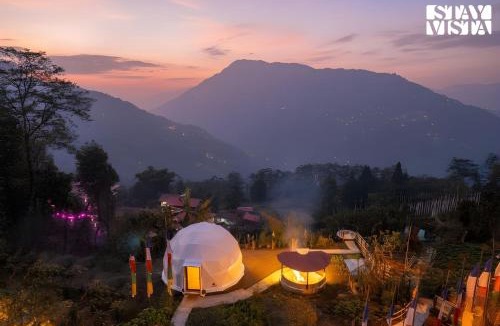 Pelling Villa | StayVista at The Stargazer with Mountain Views, Bonfire, Lawn