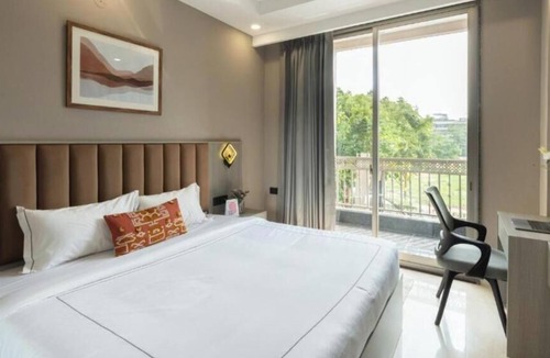 DLF Phase 3 Apartment | StayVista Residences near Cyber City Hub