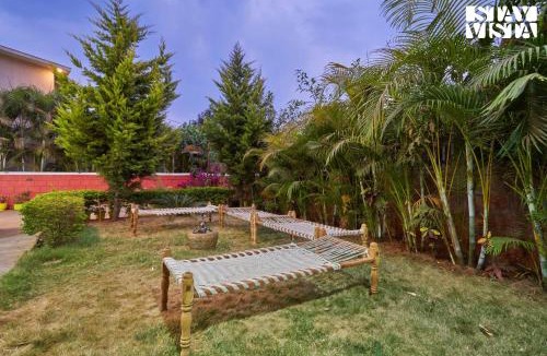 Panchgani Villa | StayVista's Tableland Vista - Hill-View Haven with Jacuzzi & Terrace