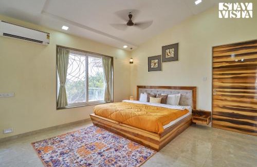 Panchgani Villa | StayVista's Tableland Vista - Hill-View Haven with Jacuzzi & Terrace